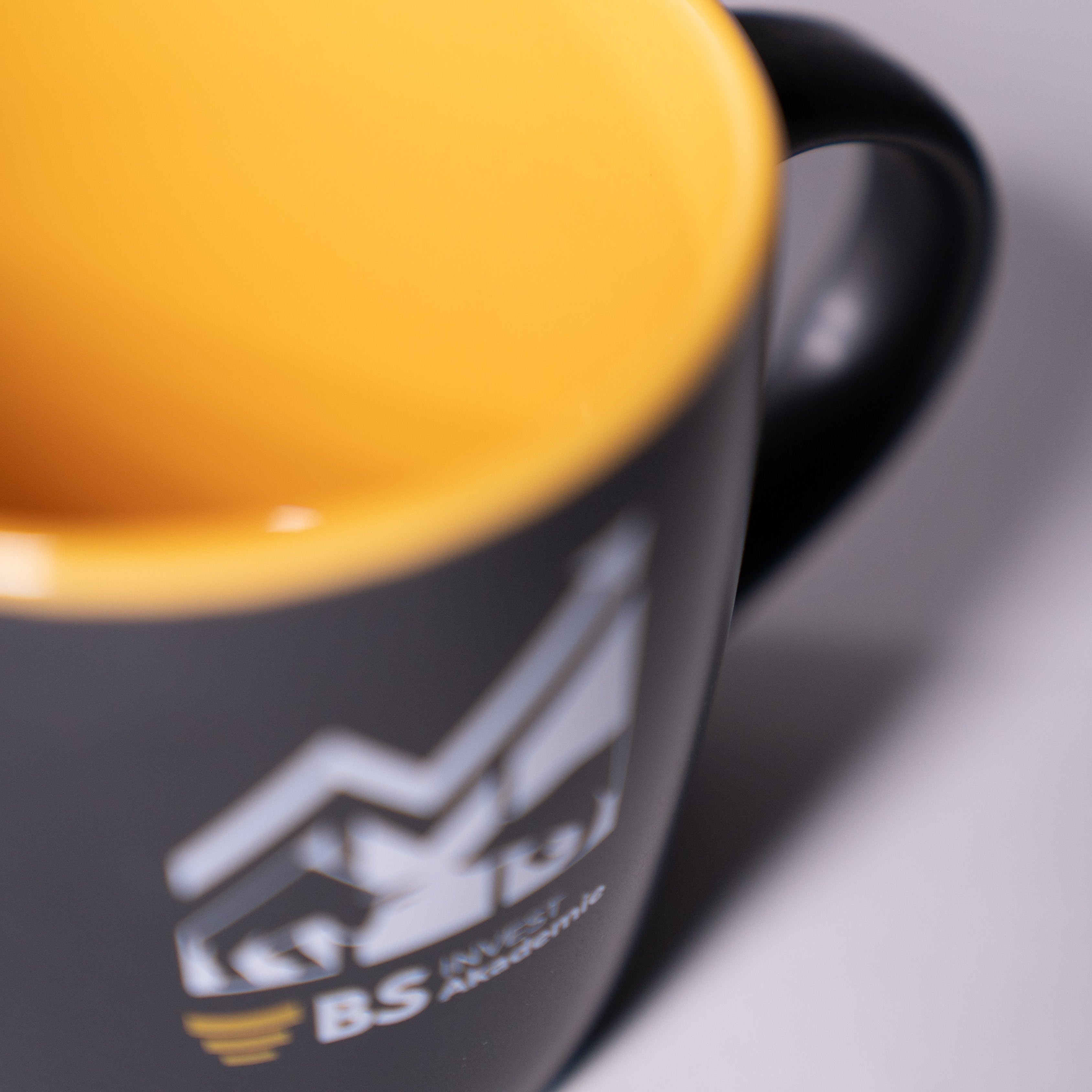 Tasse gelb details